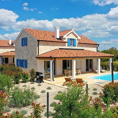 Villa Papa's Court Iv With Pool *