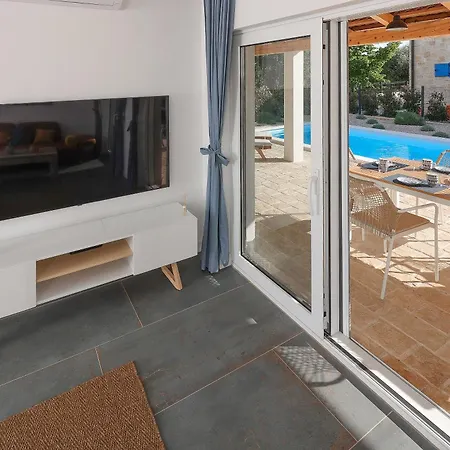 Villa Papa's Court Iv With Pool